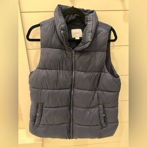 Old Navy Puffer Vest in navy